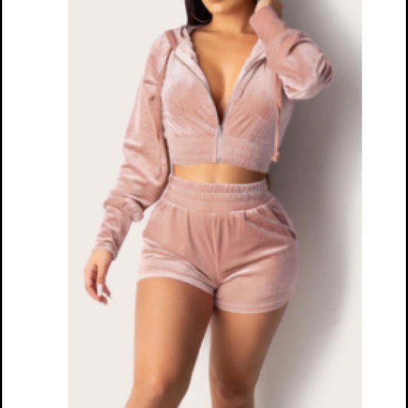 A 2 piece short set with a hoodie - Picture 1 of 3